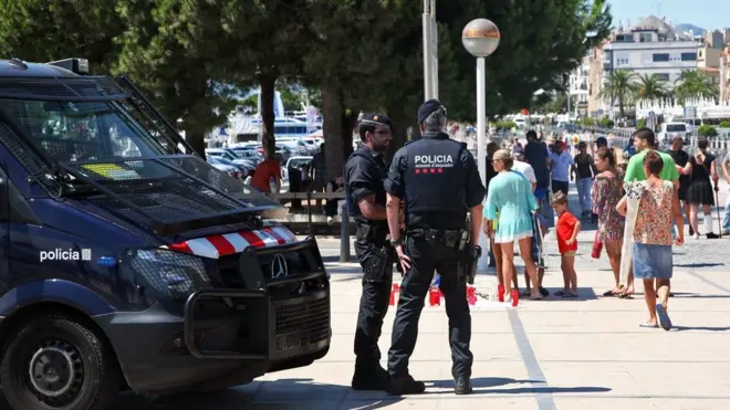 Polisi mengatakan sel yang terdiri dari 12 orang merencanakan lebih dari satu serangan.