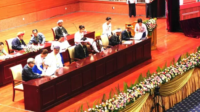 ပြည်ထောင်စုသဘောတူစာချုပ် အစိတ်အပိုင်း ကို လက်မှတ်ရေးထိုး