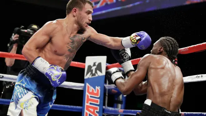 Британські ЗМІ розсипаються у компліментах щодо бою Ломаченка