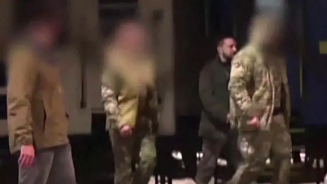 زيلينسكي في محطة قطار في بولندا