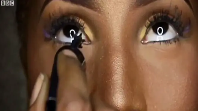 Geraldine Ejiofor na makeup vlogger wey dey teach people makeup for Pidgin. Her mind don dey dis makeup matter since when she be small pickin. Geraldine say Pidgin don help her.