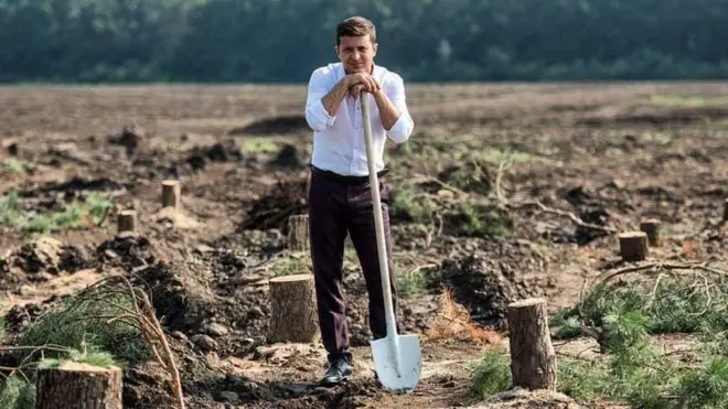 Володимир Зеленський обіцяє посадити мільярд дерев за три роки.