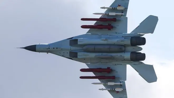 طلبت أوكرانيا من القوى الغربية النظر في فرض منطقة حظر طيران لوقف الهجمات الجوية الروسية.