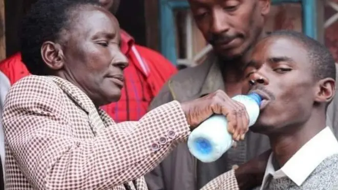 Mwirigi Mama follow am celebrate im election victory; she carry mlk give am, as part of their culture