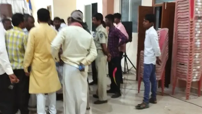 कर्नाटक के शिवमोगा में कथित हिंदू कार्यकर्ताओं ने मुस्लिम कलाकारों का नाटक रोका