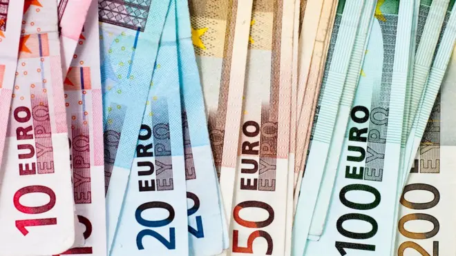 Sami A mendapat tunjangan 1.100 Euro atau lebih dari Rp14 juta setiap bulannya.