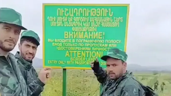 شام کی جرابلس ‎نیوز ایجنسی کی جانب سے شائع کی جانے والی اس کلپ میں مبینہ شامی جنگجوؤں کو آذربائیجان میں آرمینیا کی سرحد کے قریب دیکھا جا سکتا ہے