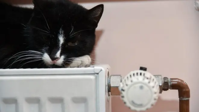 Цієї зими уряд обіцяє температуру в помешканнях не нижче 16 градусів