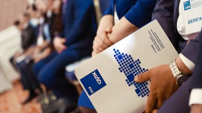 КСДП: Партия менен фракция тиреши