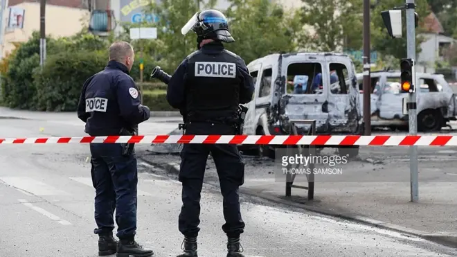 Les policiers attaqués par des jeunes