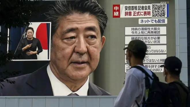 Seçimlere bir gün kala ülkenin en etkili siyasetçilerinden birinin suikastı ile sarsılan Japonya'da halk ve medya yaşanan saldırıya anlam vermekte zorluk çekiyor, çoğunlukla Batı'da gördükleri ve kınadıkları silah şiddetinin kendi ülkelerinde de boy gösterdiğine inanamıyor.