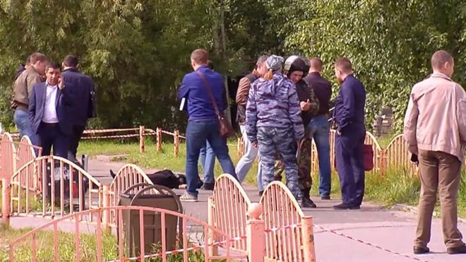 19 авгута в Сургуте преступник с муляжом "пояса смертника" ранил ножом 7 прохожих.