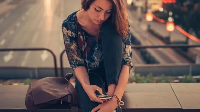 Trên dòng thời gian Facebook hoặc ảnh trên Instagram của bạn có vết tích về sức khỏe tâm thần của bạn.