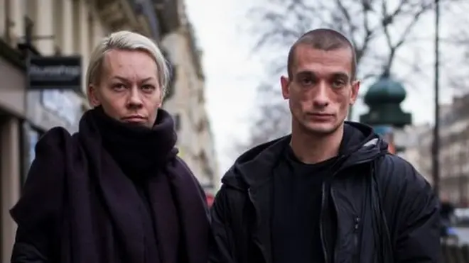 Павленский и его гражданская жена Оксана Шалыгина переехали во Францию