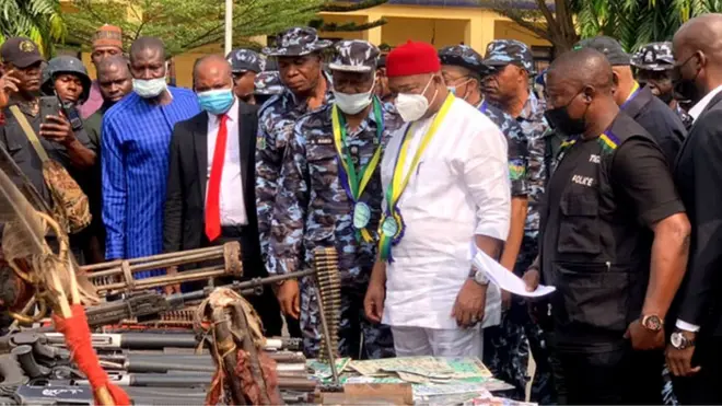 Commissioner of Police for Imo, Rabiu Hussaini dey wit Governor Hope Uzodimma for di Police Command Headquarters for Owerri