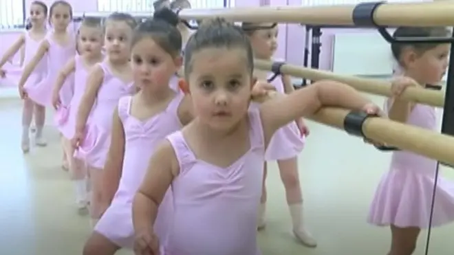 4 para bliznakinja na času baleta