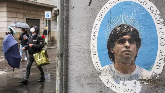 يتبع الكنيسة المارادونية الآلاف، ويقيمون احتفالاً بميلاد أسطورة الكرة الأرجنتينية في 30 أكتوبر/ تشرين الأول من كل عام