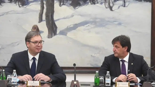 -Председник Србије Александар Вучић и директор БИА Братислав Гашић