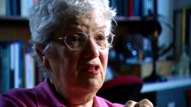 La astrónoma Vera Rubin en una entrevista con la BBC