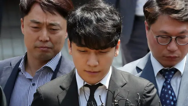 14일 오후 영장실질심사를 마치고 법원청사를 나서는 승리