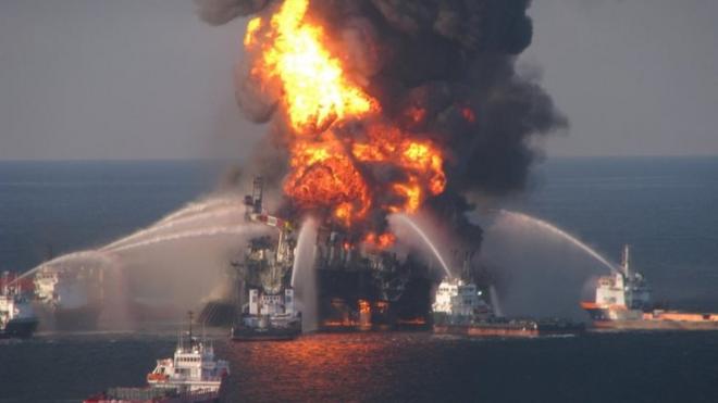 Equipes tentam apagar incêndio na plataforma Deepwater Horizonesportes da sorte foguetinho2010