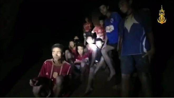 泰国洞穴营救：12位少年如何离开岩洞