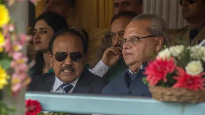 एनएसए अजीत डोभाल के साथ सत्यपाल मलिक