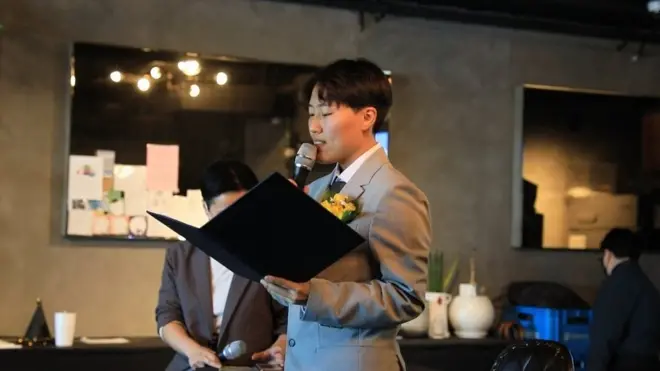 비혼선언문을 읽는 정지현씨