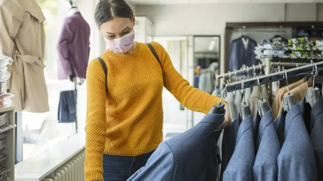 Especialistas orientam que pessoas que decidirem ir a shopping ou ao comérciodicas para aposta esportiva hojeruadicas para aposta esportiva hojemeio à pandemia devem tomar diversos cuidados