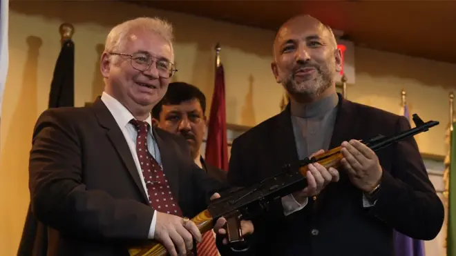 روسيې په تېرې فبرورۍ کې ١٠ زره ميله کلاشنيکوف وسلې افغان حکومت ته ورکړې