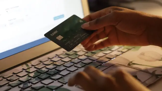 คนถือบัตรเครดิต