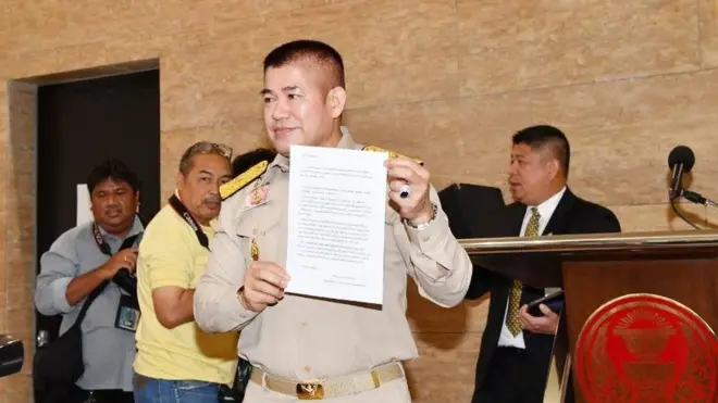 ร.อ.ธรรมนัส พรหมเผ่า รมช.เกษตรฯ เปิดแถลงข่าวที่รัฐสภา ปฏิเสธไม่รู้เห็นเรื่องการกักตุนหน้ากากอนามัย