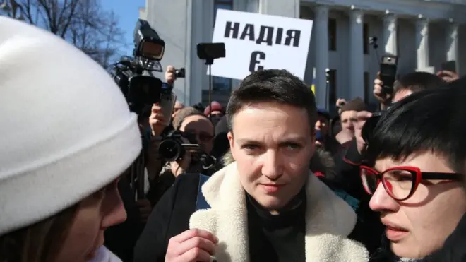 Вскоре после снятия неприкосновенности Савченко задержали прямо в здании Верховной Рады