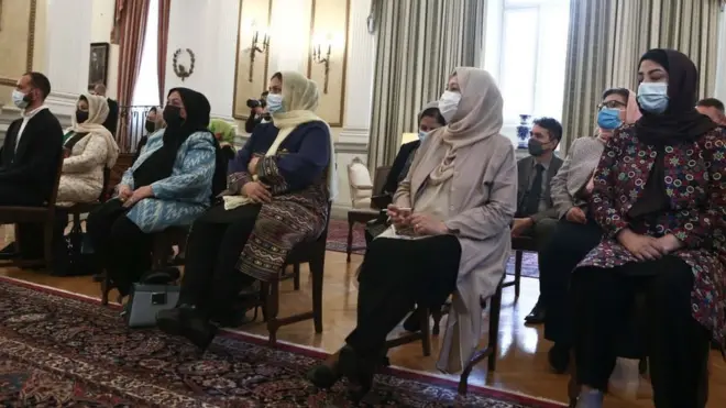 له هېواده یو شمېر وتلې ښځینه قاضیانې او مدافع وکېلانې اوسمهال یونان کې مېشت دي.