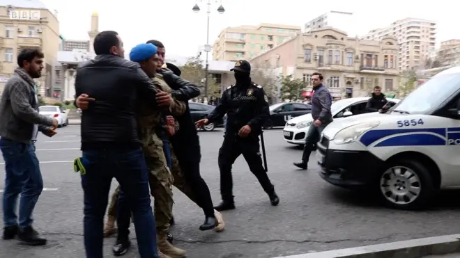 Martın 28-də bir qrup qazi Əmək və Əhalinin Sosial Müdafiəsi Nazirliyinn qarşısında etiraz aksiyası keçirib