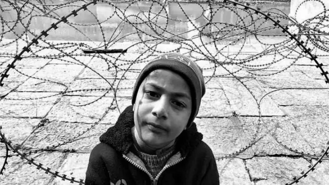 اونی کشمیر کے لوگوں کی تکلیفوں ، دکھ اور پریشانیوں کی جانب انڈیا کے لوگوں کی توجہ حاصل کرنے کی کوشش کررہی ہیں