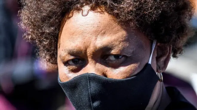 Ministira Barnootaa Afrikaa Kibbaa, Aadde Anjee Motsekgaa