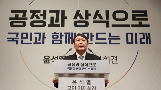 29일 윤석열 전 검찰총장은 현 '문재인 정권'에 맞서 대선 출마를 선언했다