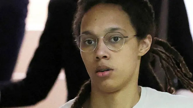 Si Griner es declarada culpable, podría enfrentar hasta diez años de prisión.