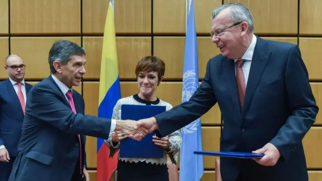 Le représentant colombien, Rafael Pardo Rueda, par ailleurs ministre du Travail et Yury Fedotov, le directeur de l'Office des Nations unies contre la drogue et le crime (ONUDC).