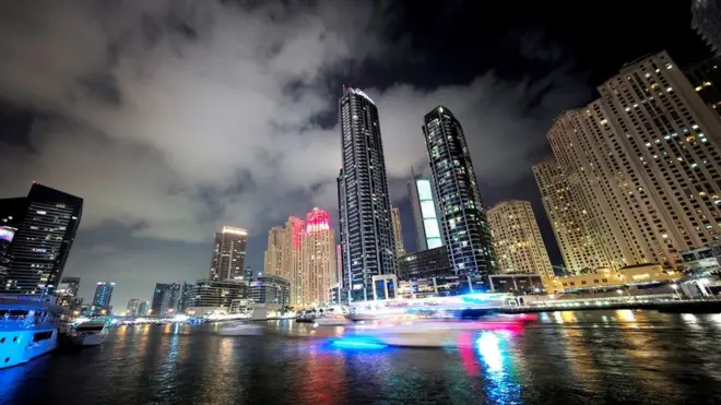 दुबई में न्यूड फ़ोटोशूट