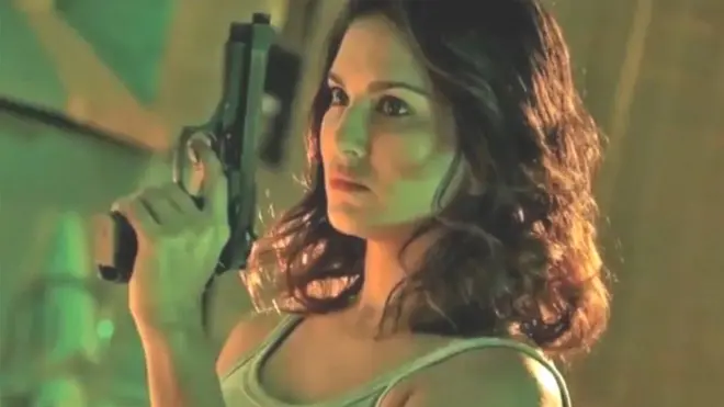 انامیکا، سنی لیونی