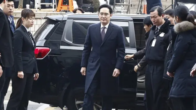 Jika penangkapannya disetujui, Lee Jae-yong bisa ditahan selama tiga pekan sebelum didakwa resmi.