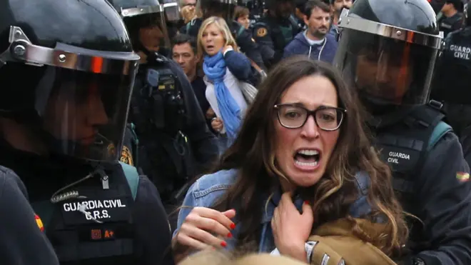 полиция и женщина