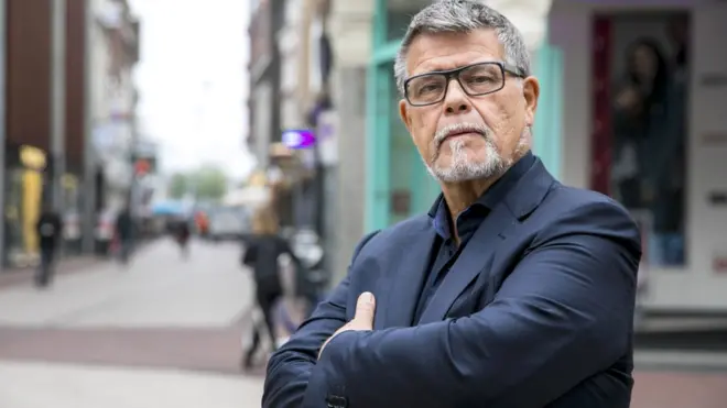 エミール・ラテルバンドさんは自身を「若き神」だと説明した