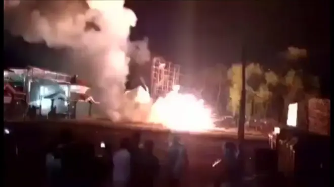 お祝いのはずが……無許可花火で爆発　100人以上死亡