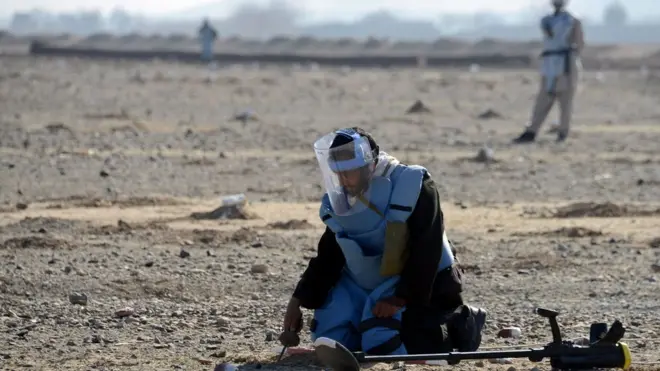 افغان حکومت وايي له ماینونو څخه د دې هېواد د ځمکې پاکولو لپاره هر کال شاوخوا ۸۰ میلیونه ډالره بودیجې ته اړتیا لري