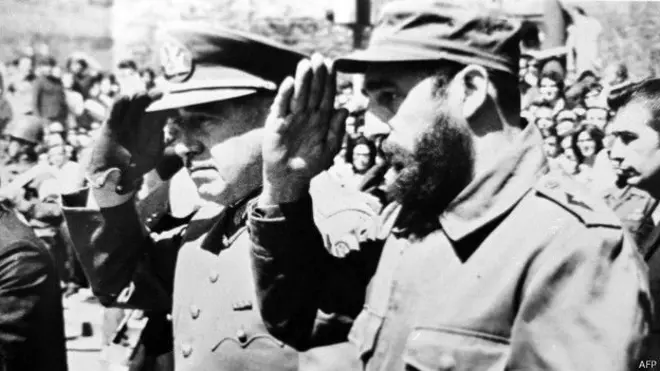 Pinochet (à esquerda) era comandante do exército quando Fidel visitou o Chile,zebet login page1971