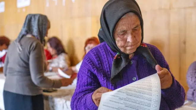 Яким би доступним не було онлайн-голосування, "паперова" версія виборів усе одно потрібна. Не всі українці мають доступ до інтернету.