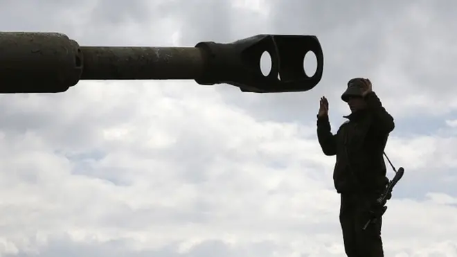 සිරියාවට එරෙහිව හමුදා ප්‍රහාරයක් දියත් කිරීමට ඇමරිකාව සූදානම් වන බවට ඉඟි පළ වෙමින් තිබේ.